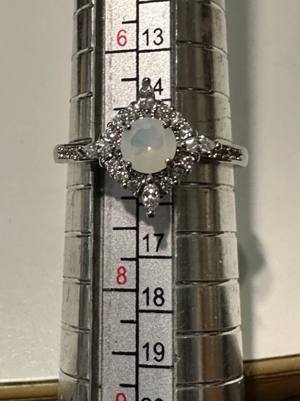 Woman Sz 7 Silver Tone Faux Opal Rhinestone Cocktail Ring Sparkle Star Burst